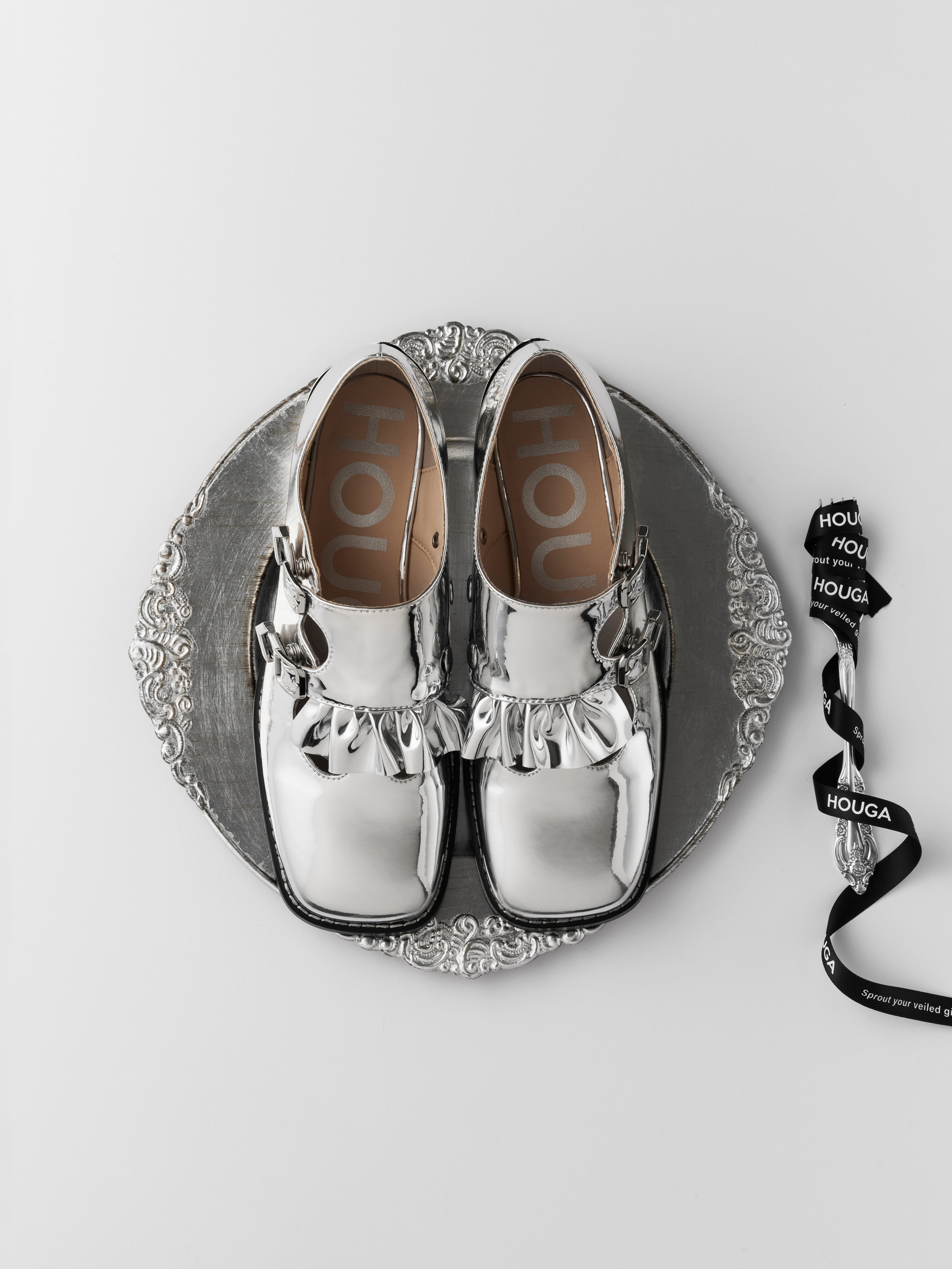 美品✨OHGA オウガ　ビジューストラップ　ブラック　ポインテッドトゥ two-step shoes – HOUGA