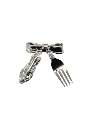 dessert brooch