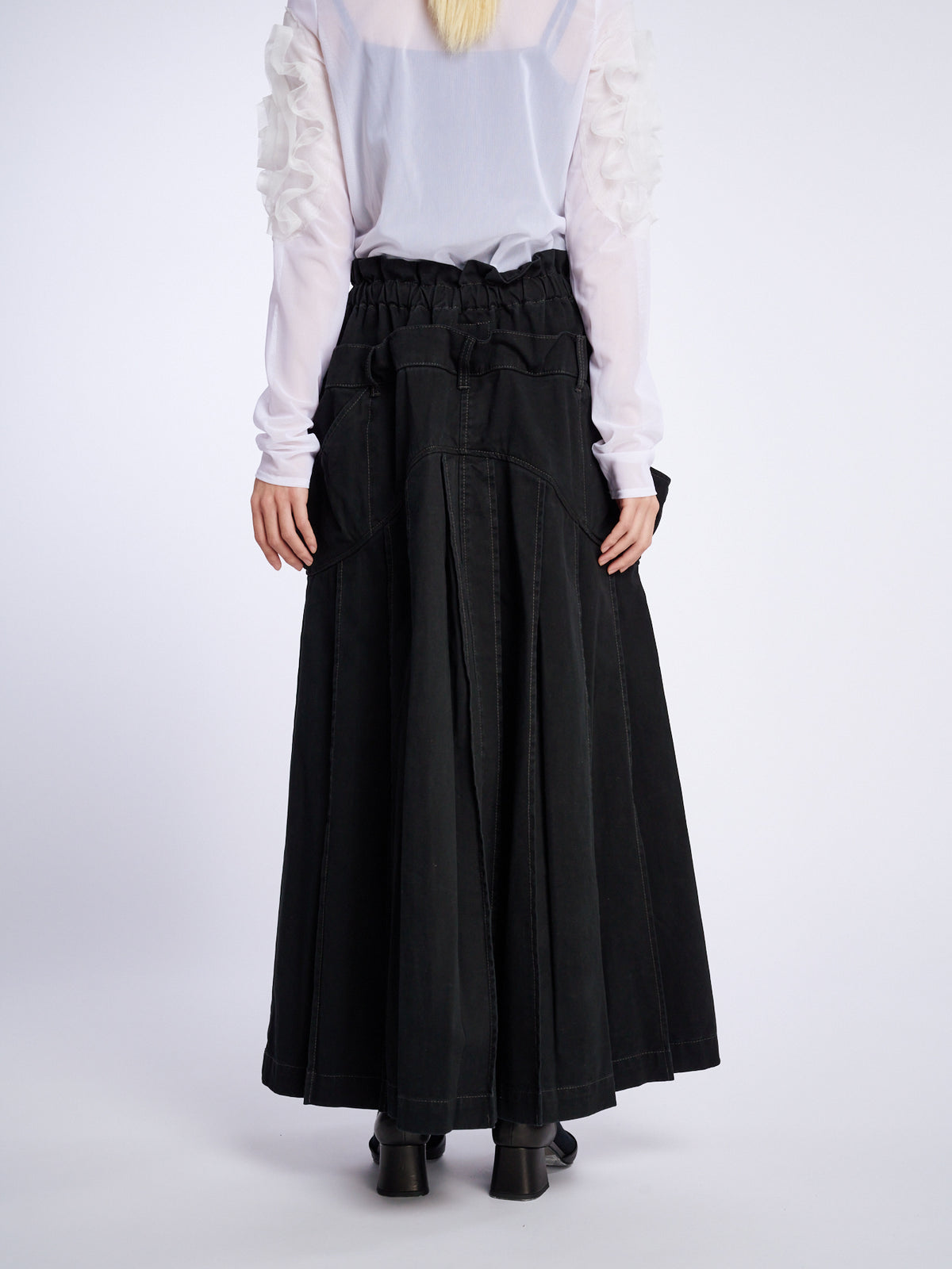 Look-forward skirt