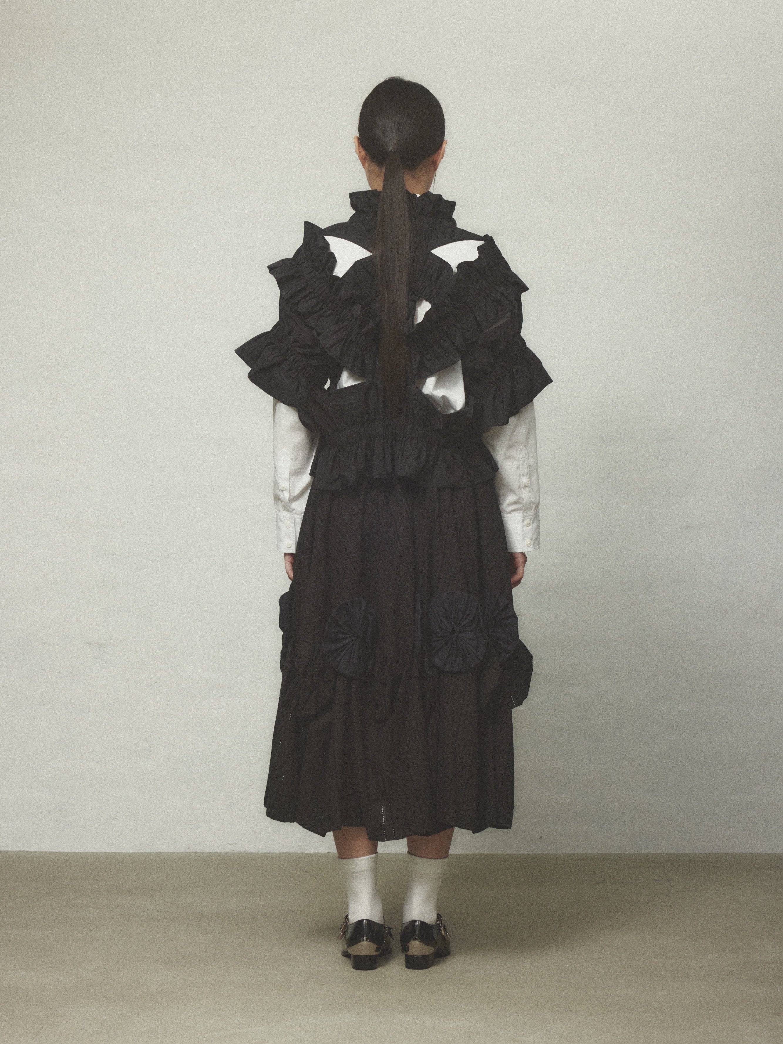 HOUGA/フリルTシャツ zizi tops – HOUGA